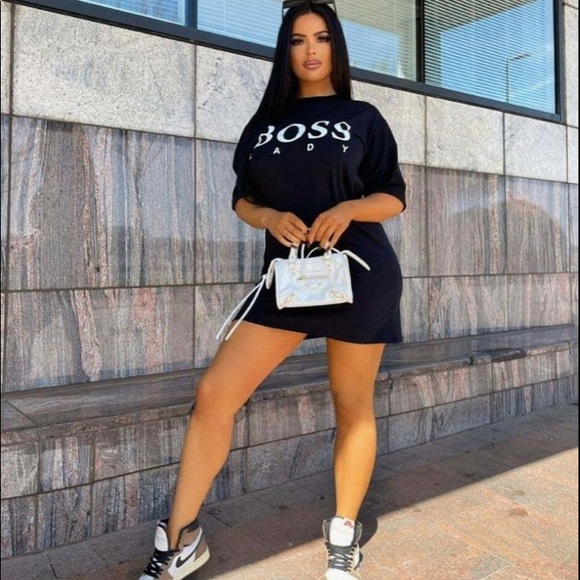 IT’S HERE!!! 🛍 BOSS TSHIRT DRESS - Picture 1 of 10
